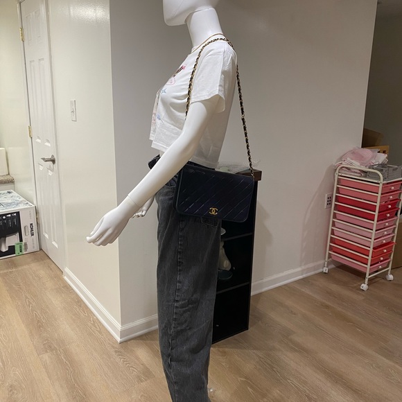 Authentic vintage Chanel coco logo wallet on chain - Picture 15 of 16